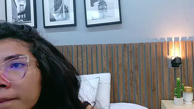 luna roja25 online show from January 6, 1:37 pm