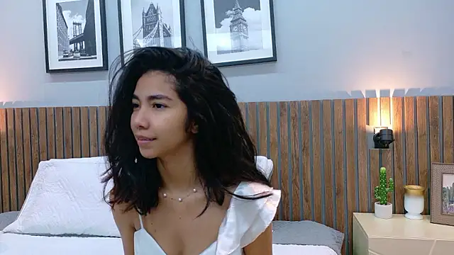 luna roja25 online show from January 14, 1:37 pm