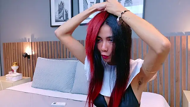 luna roja25 online show from September 18, 1:03 pm