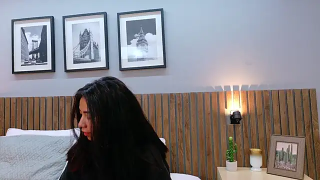 luna roja25 online show from February 3, 1:27 pm