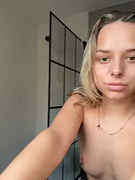 KayleeBella online show from March 4, 4:59 pm