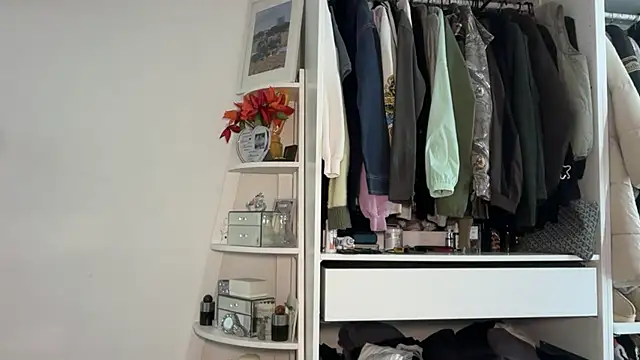 KayleeBella online show from April 7, 8:54 pm