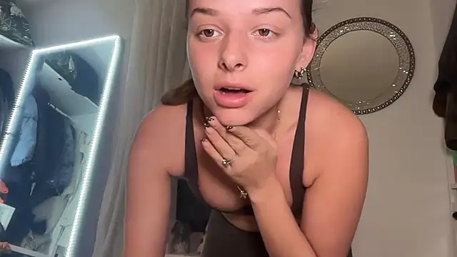 KayleeBella online show from March 24, 6:52 pm