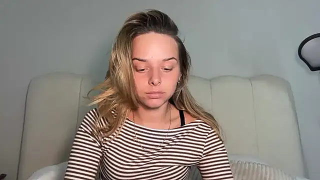 KayleeBella online show from April 14, 7:19 pm