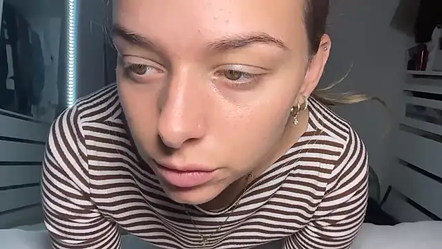 KayleeBella online show from November 9, 3:05 pm