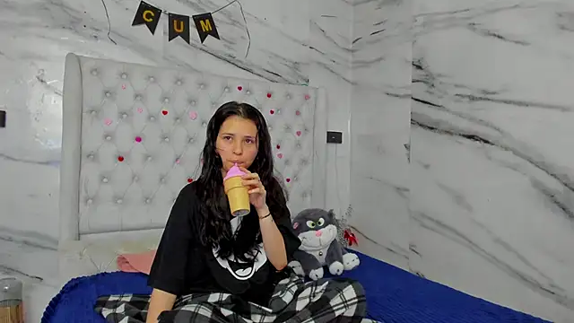 Ari and Storm online show from May 3, 1:47 pm