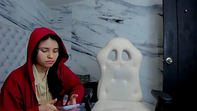 Snapshot of Ari_and_Storm chatting on December 17, 2:00 pm Ari and Storm online show from December 17, 2:00 pm