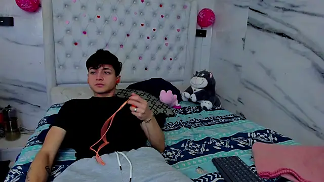 Ari and Storm online show from April 2, 2:13 pm