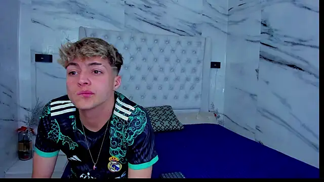 Ari and Storm online show from October 22, 2:22 am