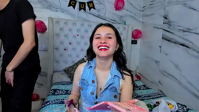 Ari and Storm online show from April 16, 2:07 pm