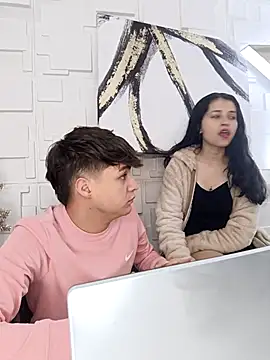 Ari and Storm online show from April 18, 3:47 pm