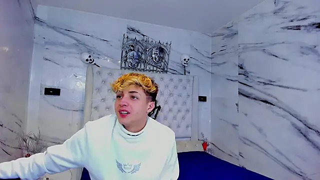 Ari and Storm online show from November 5, 11:19 pm