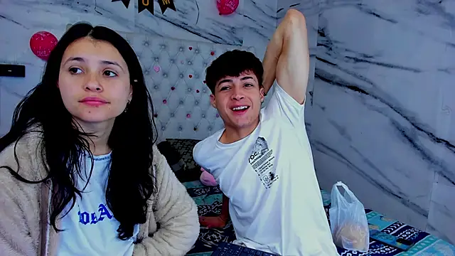 Ari and Storm online show from April 19, 3:24 pm