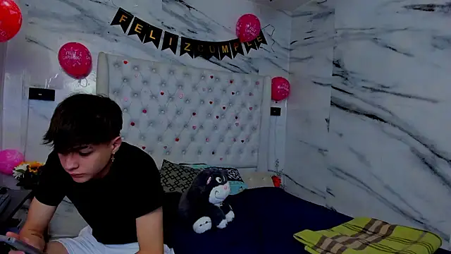 Snapshot of Ari_and_Storm chatting on February 21, 2:52 pm Ari and Storm online show from February 21, 2:52 pm