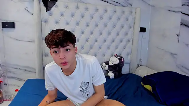 Snapshot of Ari_and_Storm chatting on January 18, 3:59 pm Ari and Storm online show from January 18, 3:59 pm