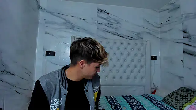 Ari and Storm online show from November 16, 1:27 pm