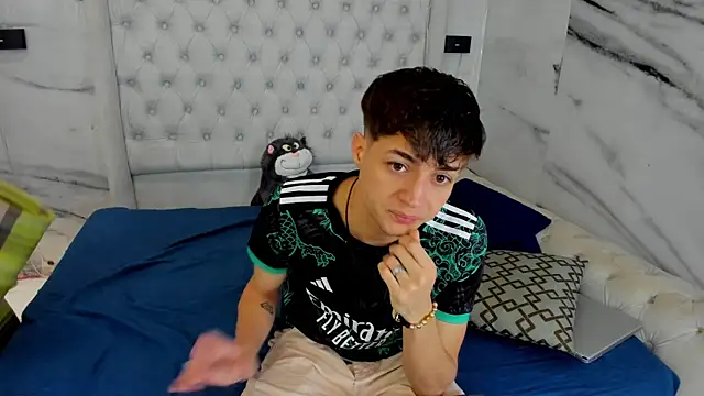 Snapshot of Ari_and_Storm chatting on January 15, 5:16 pm Ari and Storm online show from January 15, 5:16 pm