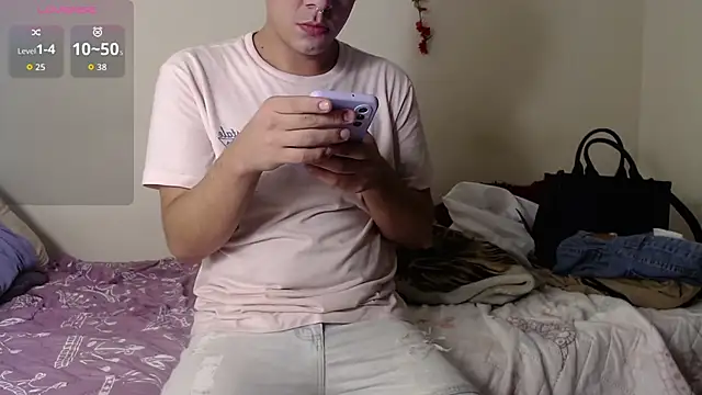 Snapshot of Antonella_copper chatting on December 5, 12:43 am Antonella copper online show from December 5, 12:43 am