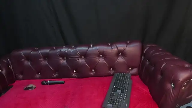 Snapshot of Scarlett_14_ chatting on October 1, 3:33 am Scarlett 14 online show from October 1, 3:33 am