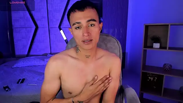 Snapshot of LiamDeep chatting on February 17, 8:17 pm LiamDeep online show from February 17, 8:17 pm