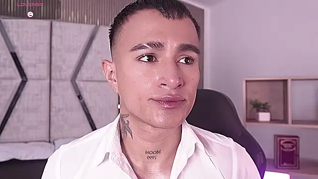 Snapshot of LiamDeep chatting on February 12, 8:30 pm LiamDeep online show from February 12, 8:30 pm