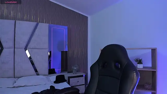 Snapshot of LiamDeep chatting on February 25, 8:19 pm LiamDeep online show from February 25, 8:19 pm