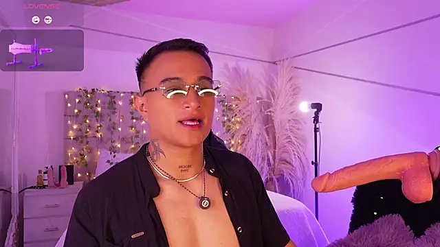 LiamDeep online show from December 22, 11:16 pm