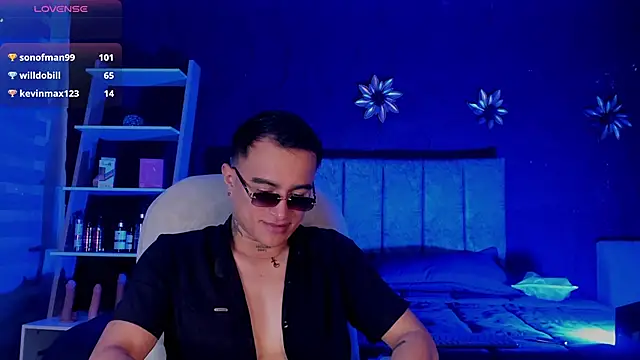 Snapshot of LiamDeep chatting on April 20, 8:21 pm LiamDeep online show from April 20, 8:21 pm
