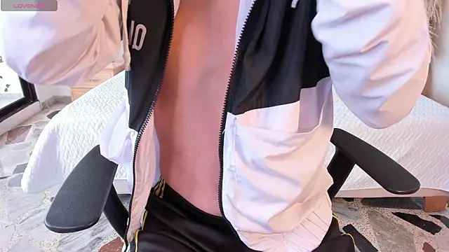 LiamDeep online show from March 8, 9:18 pm