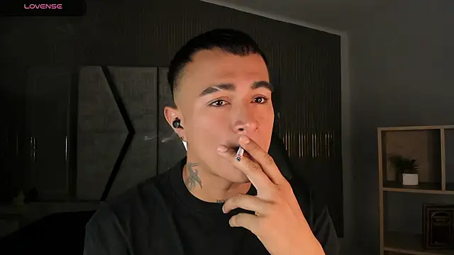 Snapshot of LiamDeep chatting on February 11, 8:41 pm LiamDeep online show from February 11, 8:41 pm