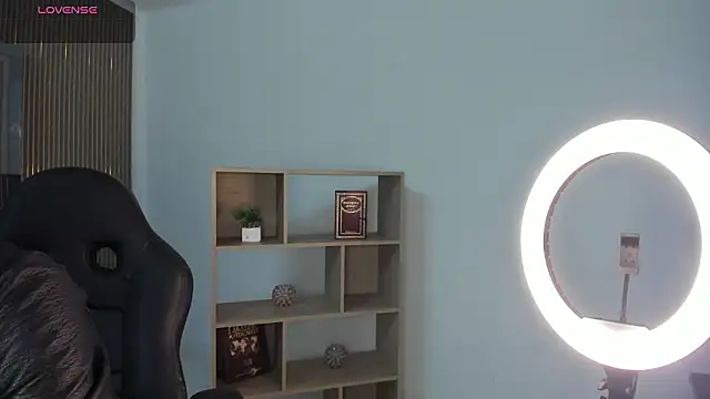 Snapshot of LiamDeep chatting on February 15, 8:52 pm LiamDeep online show from February 15, 8:52 pm