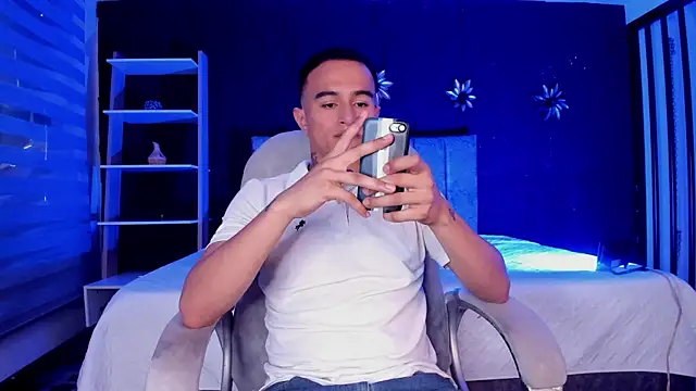 Snapshot of LiamDeep chatting on April 28, 8:13 pm LiamDeep online show from April 28, 8:13 pm