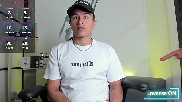 LiamDeep online show from November 3, 4:32 pm