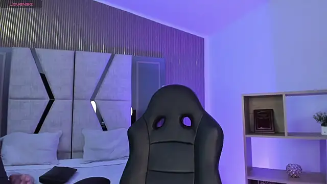 Snapshot of LiamDeep chatting on February 23, 8:53 pm LiamDeep online show from February 23, 8:53 pm