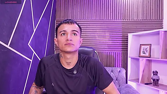 Snapshot of LiamDeep chatting on February 26, 3:01 pm LiamDeep online show from February 26, 3:01 pm