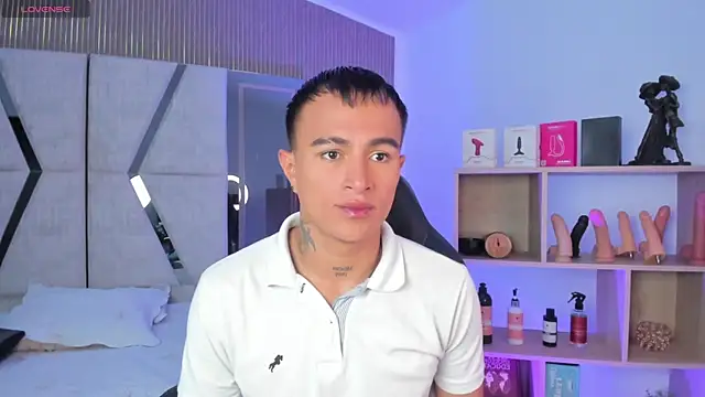 Snapshot of LiamDeep chatting on February 27, 8:08 pm LiamDeep online show from February 27, 8:08 pm