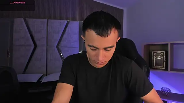 Snapshot of LiamDeep chatting on February 21, 10:01 pm LiamDeep online show from February 21, 10:01 pm