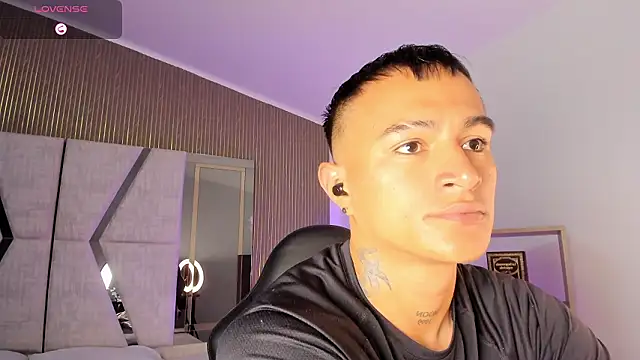 Snapshot of LiamDeep chatting on February 14, 8:09 pm LiamDeep online show from February 14, 8:09 pm