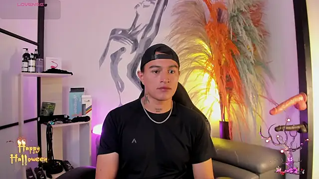 LiamDeep online show from November 1, 8:25 pm