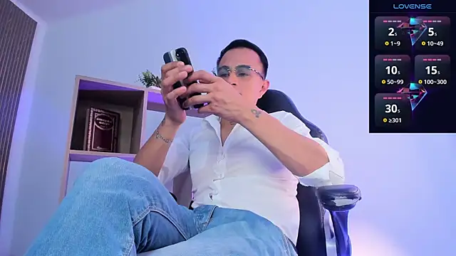 Snapshot of LiamDeep chatting on March 2, 8:27 pm LiamDeep online show from March 2, 8:27 pm