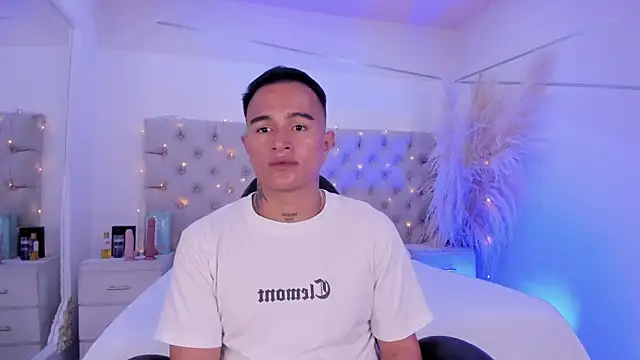 LiamDeep online show from December 18, 8:34 pm