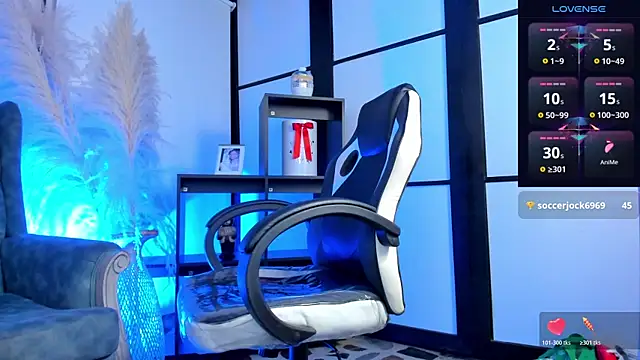 Snapshot of LiamDeep chatting on March 2, 7:15 am LiamDeep online show from March 2, 7:15 am