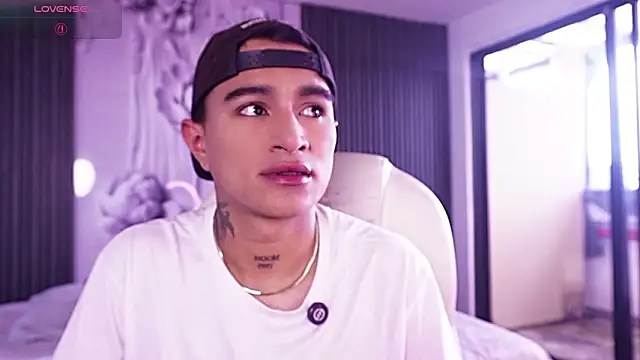 Snapshot of LiamDeep chatting on February 8, 8:39 pm LiamDeep online show from February 8, 8:39 pm