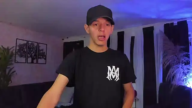 Snapshot of Marcus_and_Tony chatting on October 13, 2:24 am Marcus and Tony online show from October 13, 2:24 am