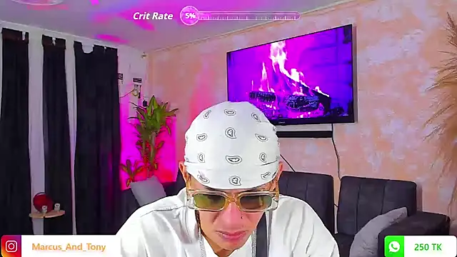 Snapshot of Marcus_and_Tony chatting on September 21, 4:39 am Marcus and Tony online show from September 21, 4:39 am