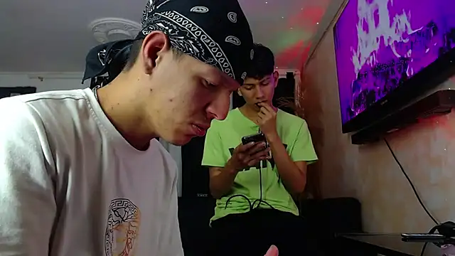 Snapshot of Marcus_and_Tony chatting on September 14, 3:40 am Marcus and Tony online show from September 14, 3:40 am