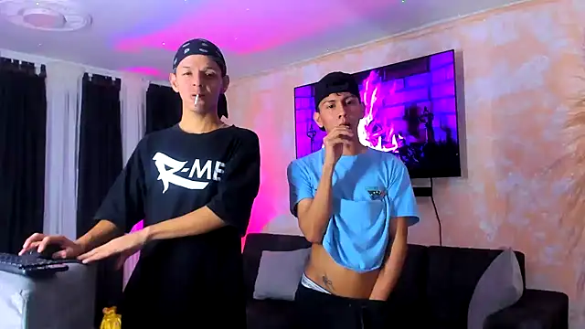 Snapshot of Marcus_and_Tony chatting on September 18, 4:04 am Marcus and Tony online show from September 18, 4:04 am