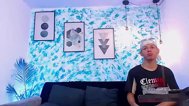 Snapshot of Marcus_and_Tony chatting on September 21, 8:03 pm Marcus and Tony online show from September 21, 8:03 pm