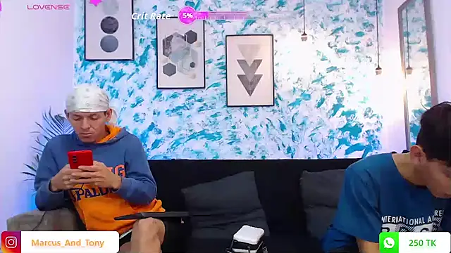 Snapshot of Marcus_and_Tony chatting on September 28, 5:25 am Marcus and Tony online show from September 28, 5:25 am