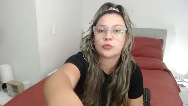 Snapshot of sophie_lopez1 chatting on October 11, 3:40 am sophie lopez1 online show from October 11, 3:40 am